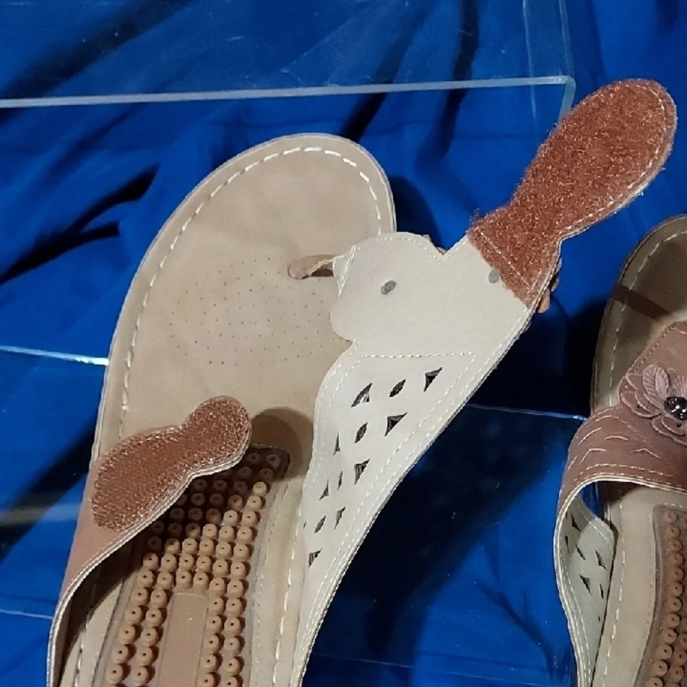 Source Unknown Beige Floral Sandals